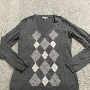 New York & Company Gray Argyle V-Neck Sweater